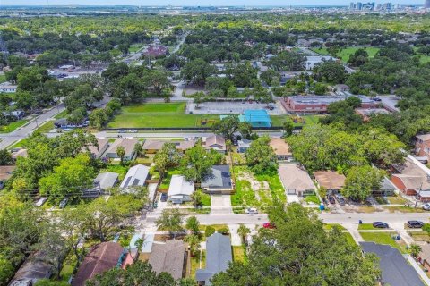 House in Tampa, Florida 4 bedrooms, 115.2 sq.m. № 1799924 - photo 27