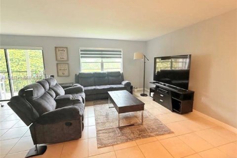 Condo in Plantation, Florida, 2 bedrooms № 2079424 - photo 6