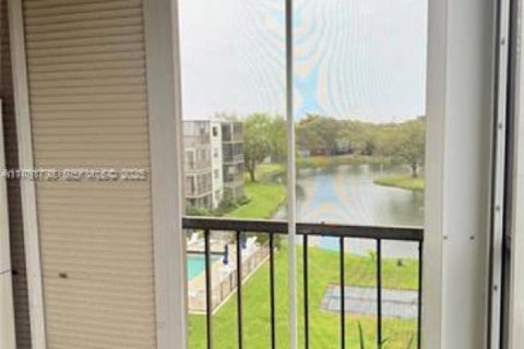 Condo in Plantation, Florida, 2 bedrooms № 2079424 - photo 5