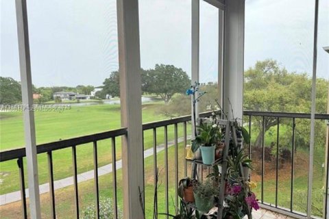 Condo in Plantation, Florida, 2 bedrooms № 2079424 - photo 24