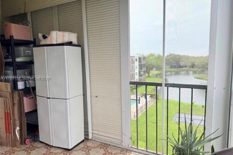 Condo in Plantation, Florida, 2 bedrooms № 2079424 - photo 25