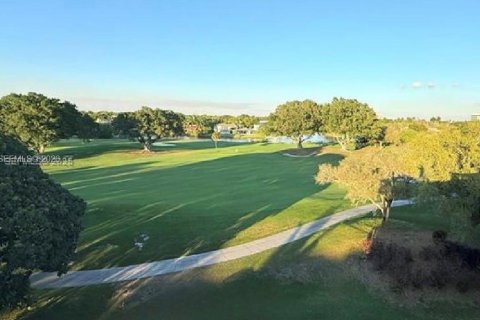 Condo in Plantation, Florida, 2 bedrooms № 2079424 - photo 9
