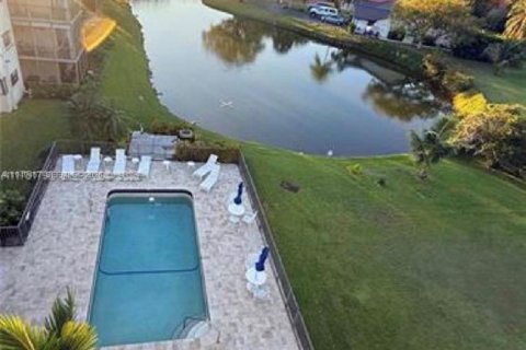 Condo in Plantation, Florida, 2 bedrooms № 2079424 - photo 26