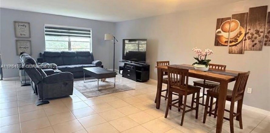 Condo in Plantation, Florida, 2 bedrooms № 2079424