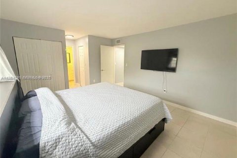 Condo in Plantation, Florida, 2 bedrooms № 2079424 - photo 21
