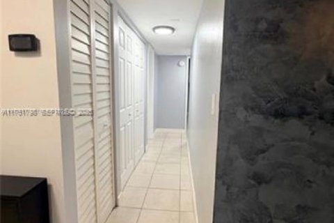 Condo in Plantation, Florida, 2 bedrooms № 2079424 - photo 14