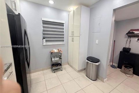 Condo in Plantation, Florida, 2 bedrooms № 2079424 - photo 12