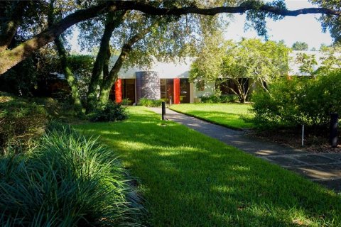 Immobilier commercial à Tampa, Floride 2810.85 m2 № 2135740