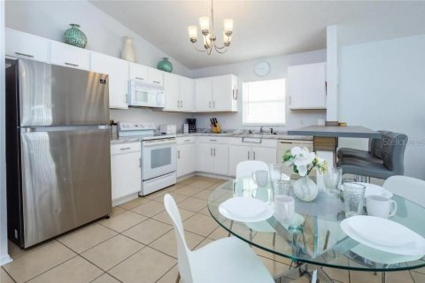 Villa ou maison à vendre à Davenport, Floride: 4 chambres, 179.21 m2 № 2289884 - photo 8