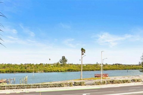 Copropriété à vendre à Indian Shores, Floride: 2 chambres, 104.98 m2 № 2094202 - photo 3
