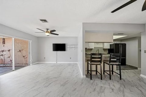 Copropriété à louer à Pinellas Park, Floride: 2 chambres, 97.55 m2 № 1885936 - photo 5
