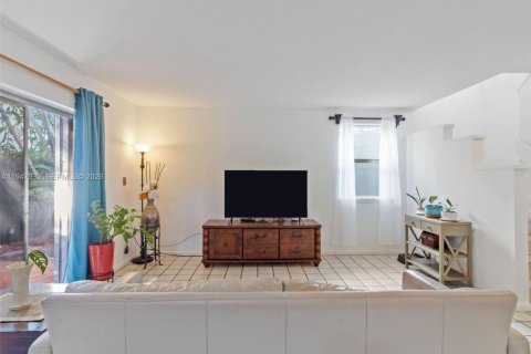 Villa ou maison à vendre à Miami, Floride: 3 chambres, 134.62 m2 № 2004032 - photo 5