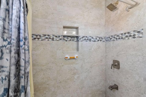 Villa ou maison à vendre à Miami, Floride: 3 chambres, 134.62 m2 № 2004032 - photo 15