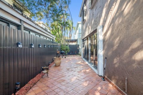 Villa ou maison à vendre à Miami, Floride: 3 chambres, 134.62 m2 № 2004032 - photo 22