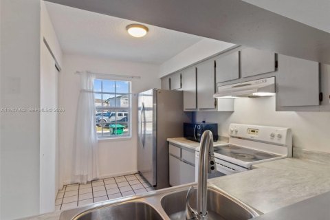 Villa ou maison à vendre à Miami, Floride: 3 chambres, 134.62 m2 № 2004032 - photo 8