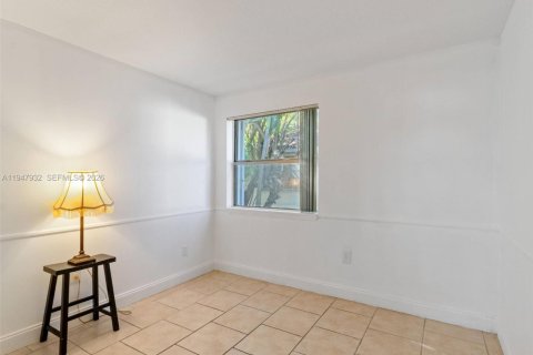 Villa ou maison à vendre à Miami, Floride: 3 chambres, 134.62 m2 № 2004032 - photo 18