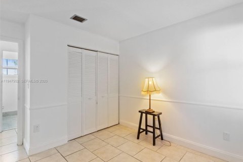 Villa ou maison à vendre à Miami, Floride: 3 chambres, 134.62 m2 № 2004032 - photo 17