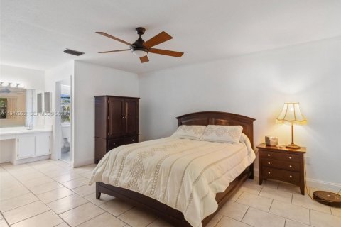 Villa ou maison à vendre à Miami, Floride: 3 chambres, 134.62 m2 № 2004032 - photo 12