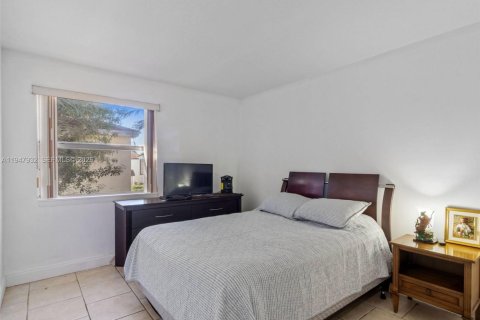 Villa ou maison à vendre à Miami, Floride: 3 chambres, 134.62 m2 № 2004032 - photo 16