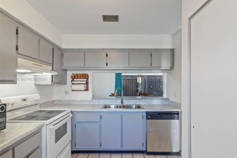 Villa ou maison à vendre à Miami, Floride: 3 chambres, 134.62 m2 № 2004032 - photo 10