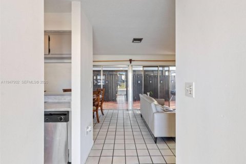 Villa ou maison à vendre à Miami, Floride: 3 chambres, 134.62 m2 № 2004032 - photo 3