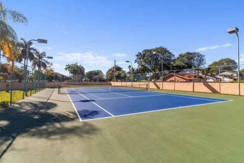 Villa ou maison à vendre à Miami, Floride: 3 chambres, 134.62 m2 № 2004032 - photo 24