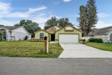 House in Winter Haven, Florida 3 bedrooms, 139.82 sq.m. № 2273276