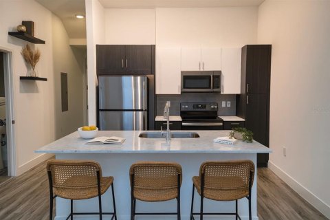 Townhouse in Sarasota, Florida 2 bedrooms, 124.21 sq.m. № 2235158 - photo 2