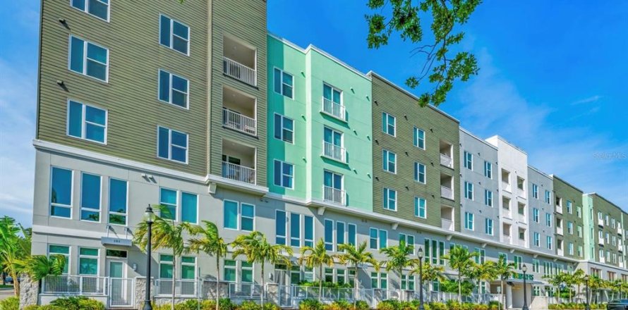 Townhouse in Sarasota, Florida 2 bedrooms, 124.21 sq.m. № 2235158