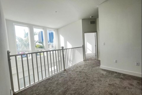 Townhouse in Sarasota, Florida 2 bedrooms, 124.21 sq.m. № 2235158 - photo 10