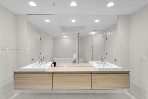 Copropriété à vendre à North Miami Beach, Floride: 2 chambres, 185.71 m2 № 1897103 - photo 11