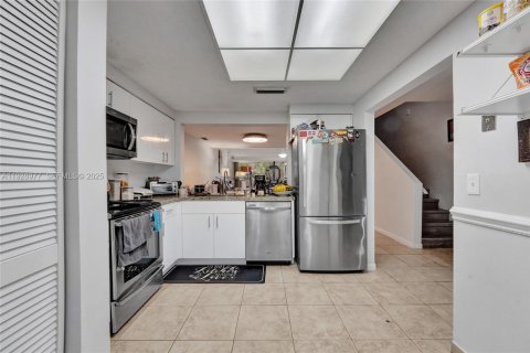 House in Sunrise, Florida 3 bedrooms, 140.47 sq.m. № 1987884 - photo 4