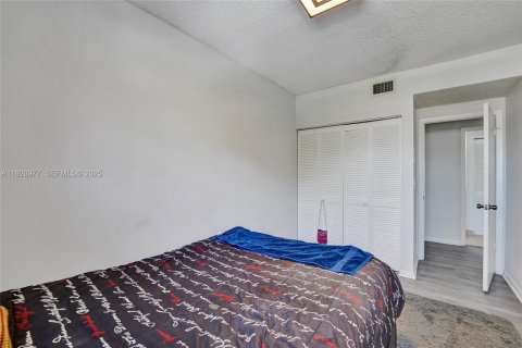 House in Sunrise, Florida 3 bedrooms, 140.47 sq.m. № 1987884 - photo 23