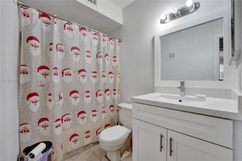 House in Sunrise, Florida 3 bedrooms, 140.47 sq.m. № 1987884 - photo 25