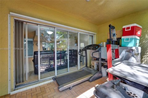 House in Sunrise, Florida 3 bedrooms, 140.47 sq.m. № 1987884 - photo 28