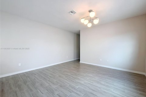 House in Oakland Park, Florida 3 bedrooms № 1954302 - photo 9