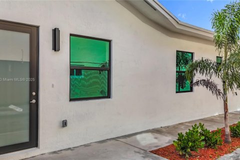 House in Oakland Park, Florida 3 bedrooms № 1954302 - photo 6