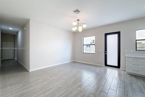 House in Oakland Park, Florida 3 bedrooms № 1954302 - photo 12