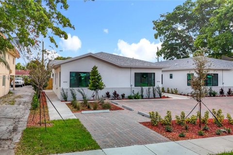 House in Oakland Park, Florida 3 bedrooms № 1954302 - photo 2