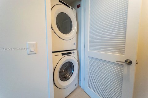 Copropriété à louer à Miami, Floride: 1 chambre, 60.67 m2 № 2385085 - photo 12