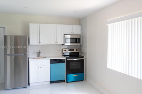 Propiedad comercial en venta en Fort Lauderdale, Florida, 181.9 m2 № 2038440 - foto 7