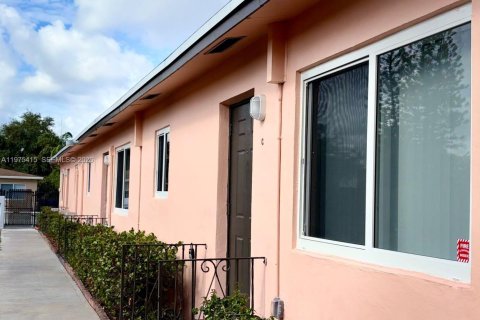 Propiedad comercial en venta en Fort Lauderdale, Florida, 181.9 m2 № 2038440 - foto 2