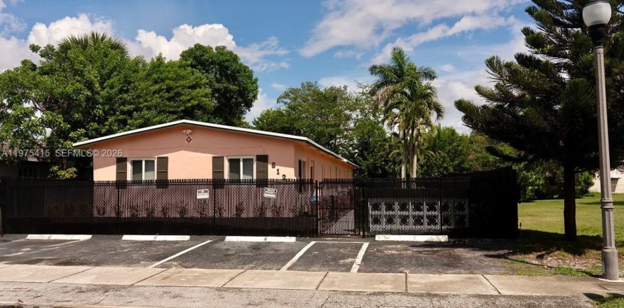 Propiedad comercial en Fort Lauderdale, Florida 181.9 m2 № 2038440
