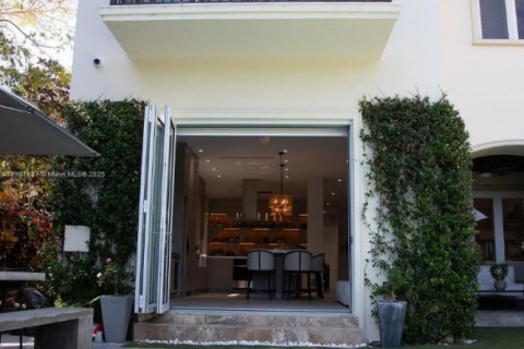 Touwnhouse à vendre à Coral Gables, Floride: 4 chambres, 320.61 m2 № 1969048 - photo 10