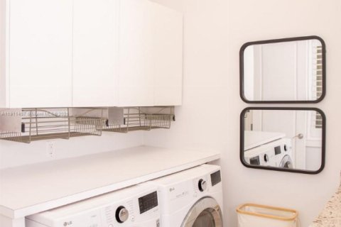 Touwnhouse à vendre à Coral Gables, Floride: 4 chambres, 320.61 m2 № 1969048 - photo 29