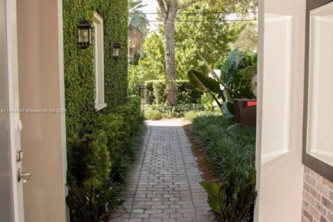 Touwnhouse à vendre à Coral Gables, Floride: 4 chambres, 320.61 m2 № 1969048 - photo 4