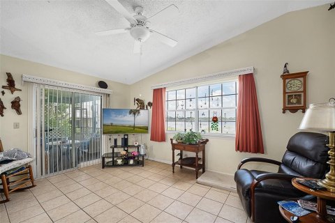 Casa en venta en Deltona, Florida, 3 dormitorios, 138.33 m2 № 2216129 - foto 10