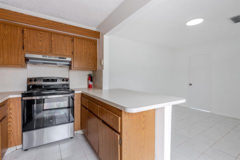 Touwnhouse à vendre à Palm Springs, Floride: 2 chambres, 114.46 m2 № 2392331 - photo 11