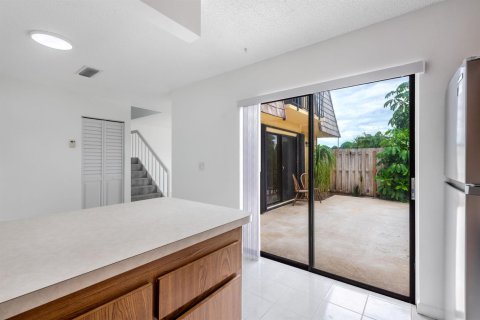 Touwnhouse à vendre à Palm Springs, Floride: 2 chambres, 114.46 m2 № 2392331 - photo 12