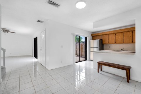 Touwnhouse à vendre à Palm Springs, Floride: 2 chambres, 114.46 m2 № 2392331 - photo 8